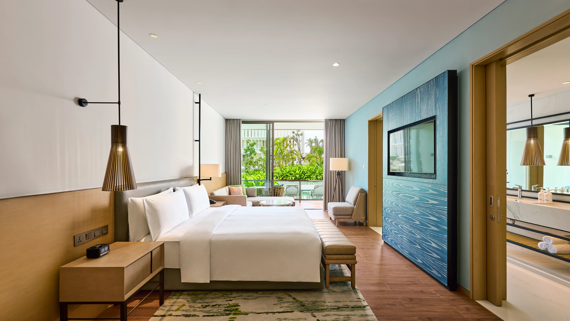 Holiday Inn Suite Room